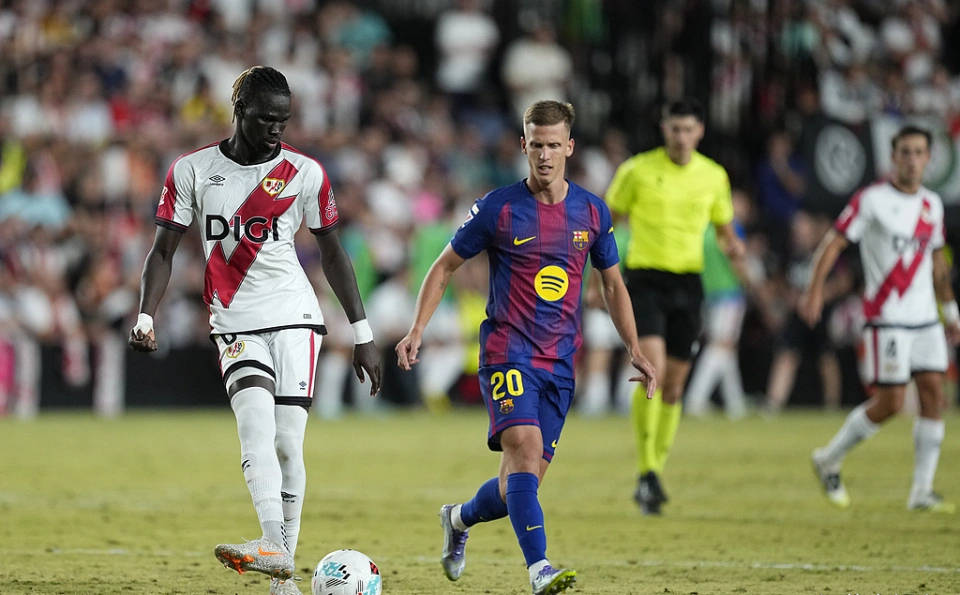 巴萨内部融洽？全能球星回应猜测：是否在掩盖什么